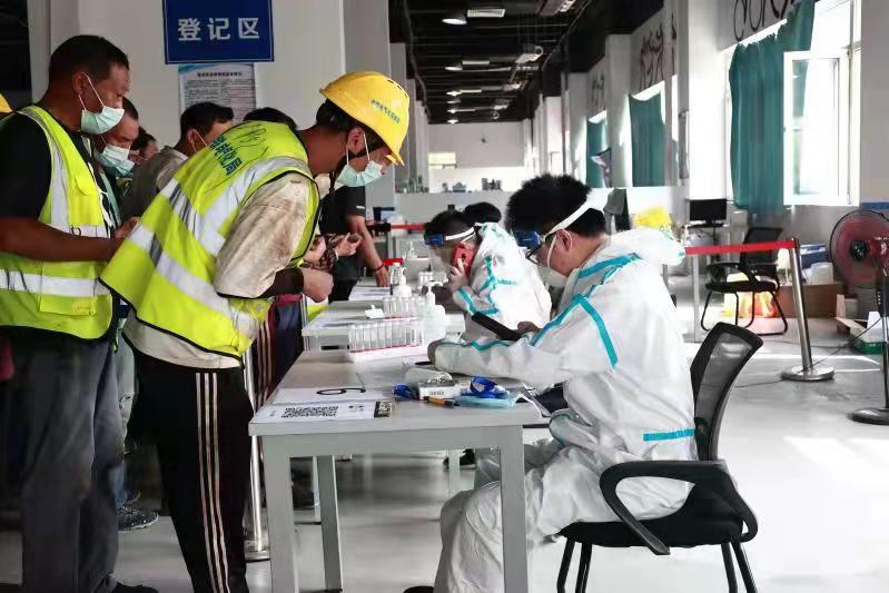 天津港保税区完成建筑工地从业人员预防性大规模人群核酸检测筛查