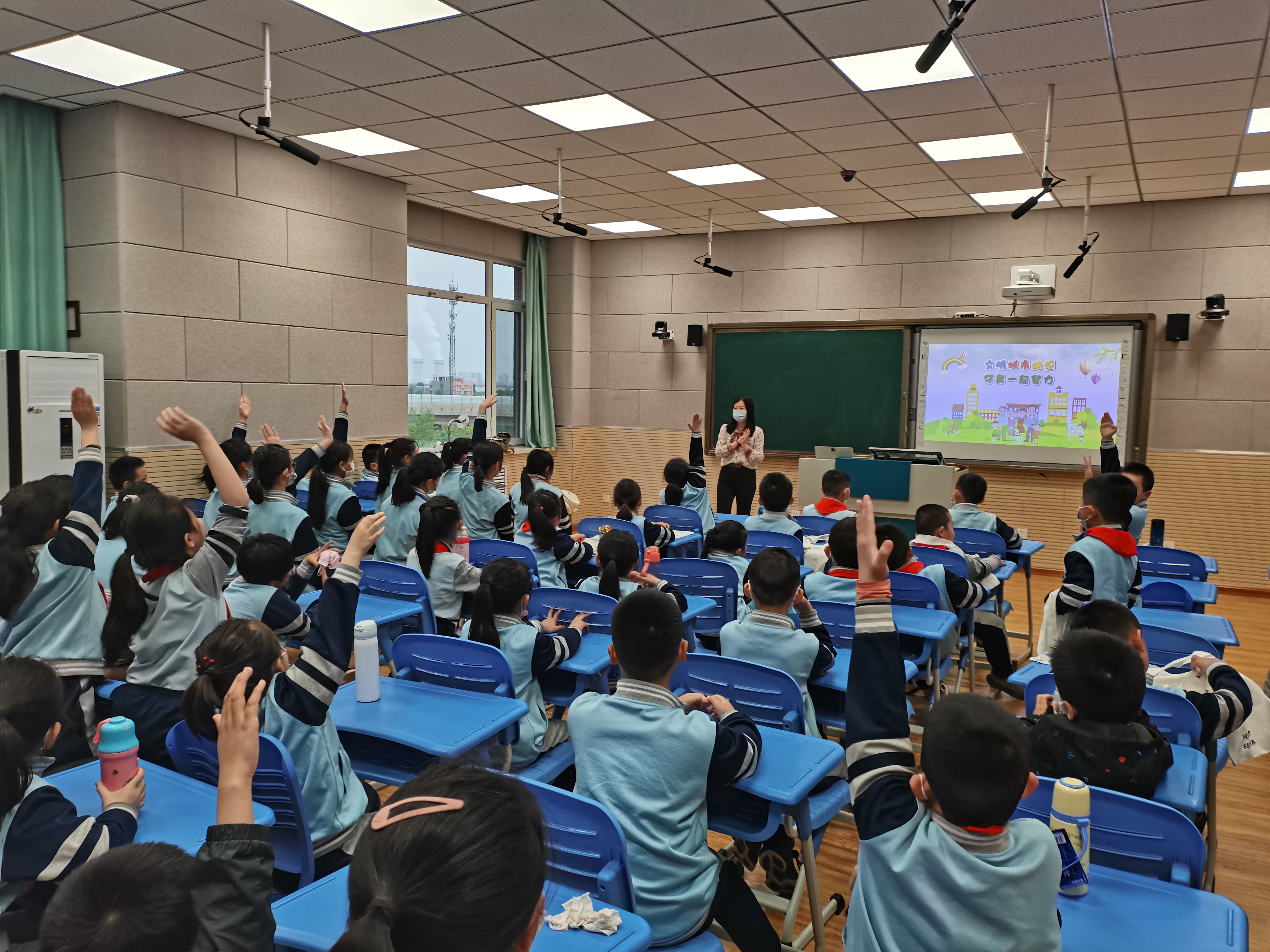 4月28日,北塘街道长效办在昆明路小学滨海学校开展了全国文明城区建设