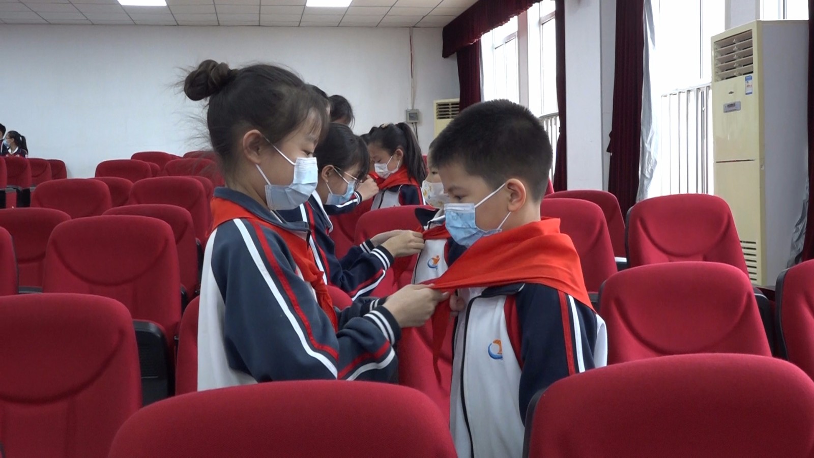 塘沽工农村小学举行2022年一年级第一批中国少年先锋队队员入队仪式