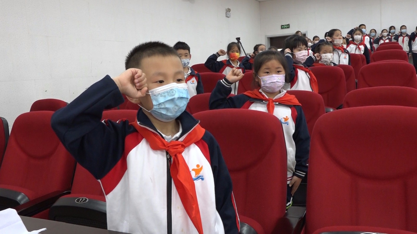 塘沽工农村小学举行2022年一年级第一批中国少年先锋队队员入队仪式