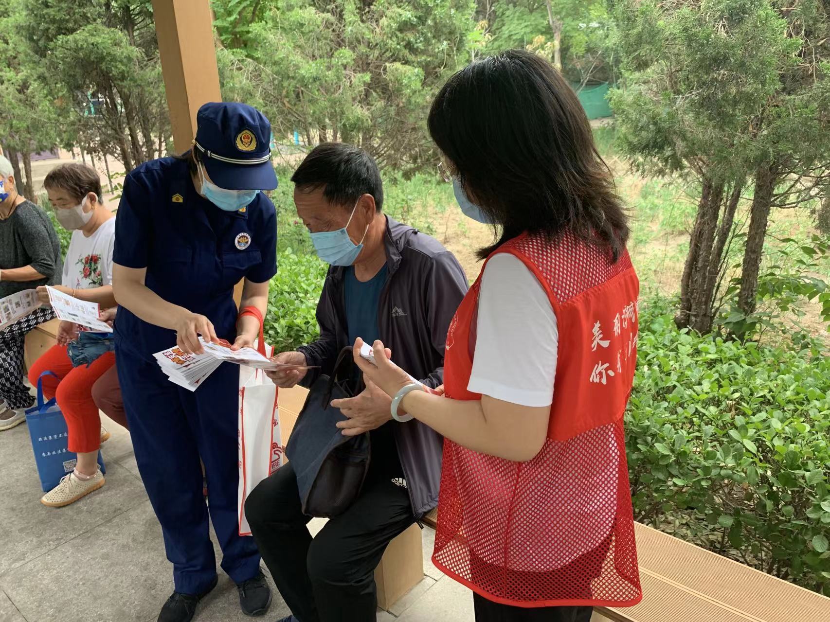 茶淀街道九龙里社区集中开展安全月专项宣传活动