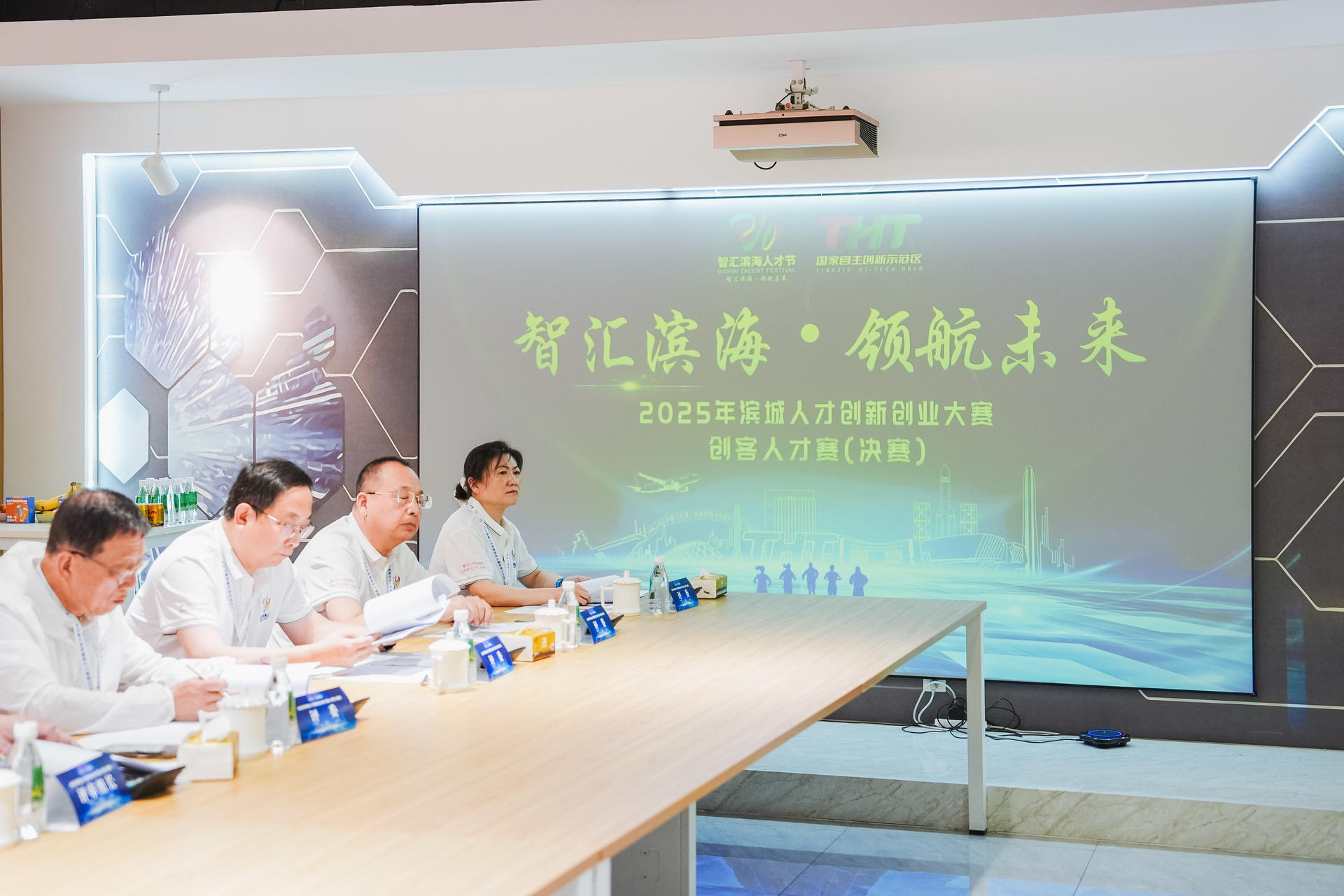 f37d2656026b4088ac64d74e5cb71145