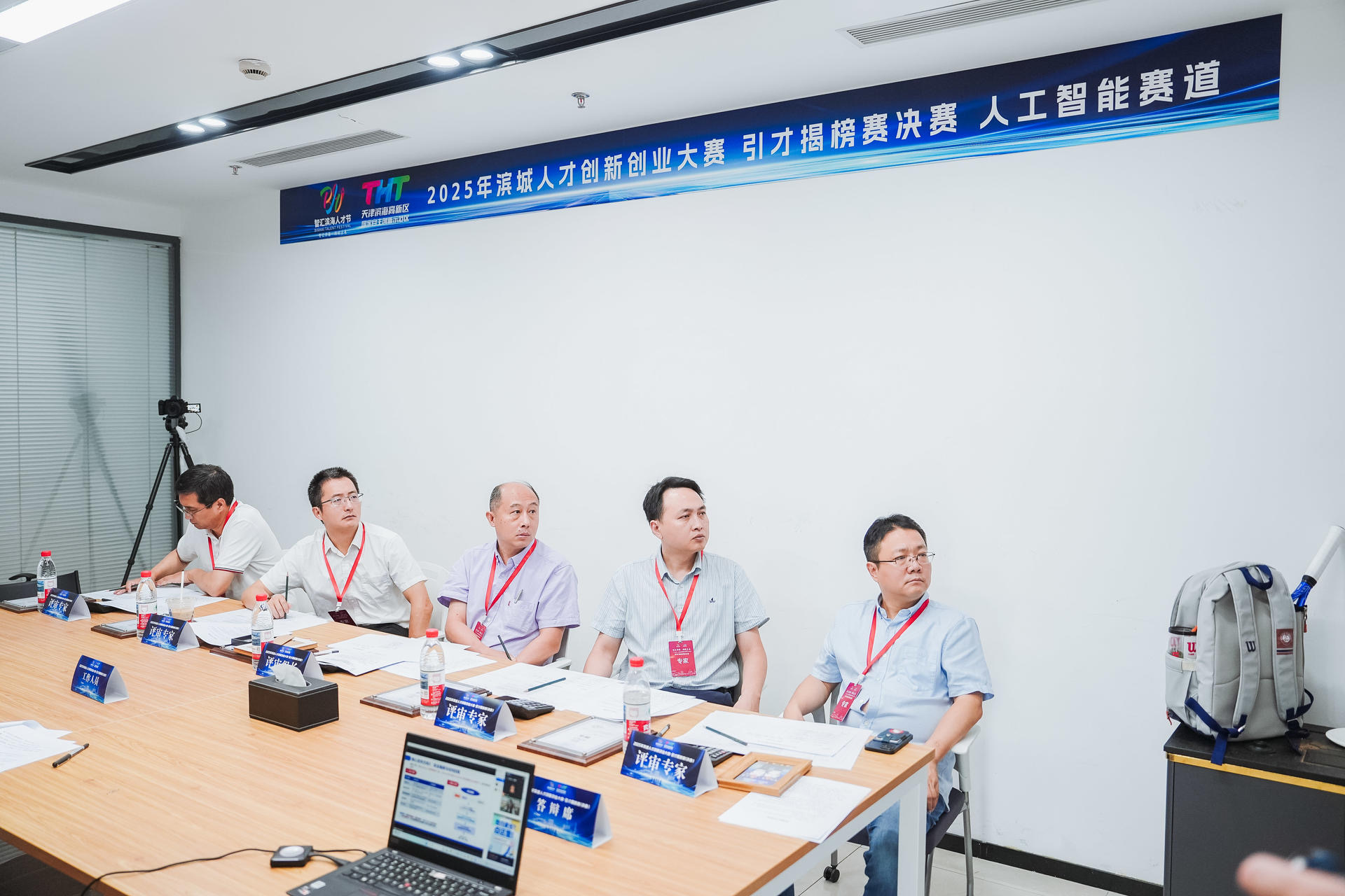 5c987f4e698947f28bc1b31c762bad83