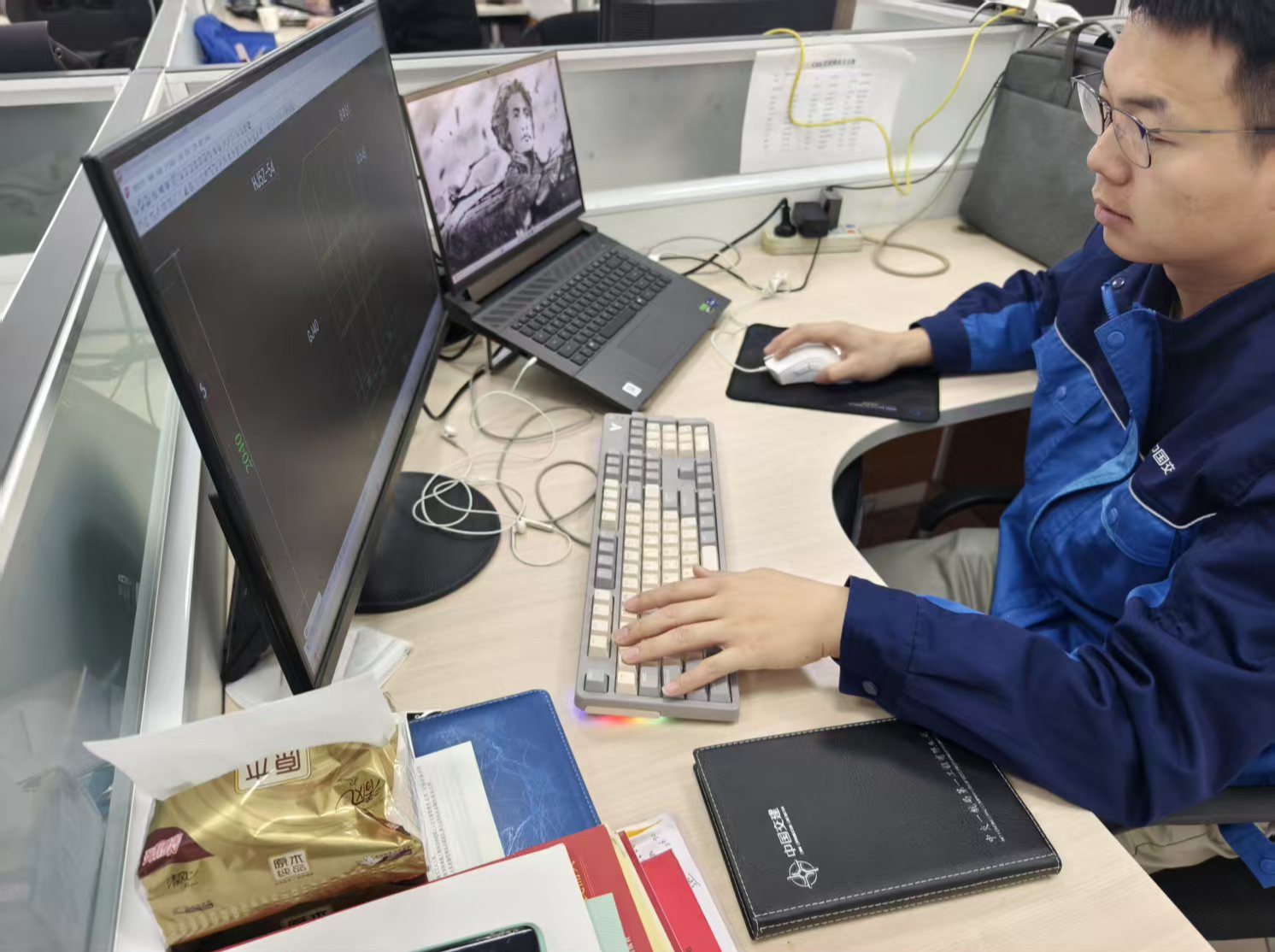 7cad732d8580429eb822a8b6ba8f8143